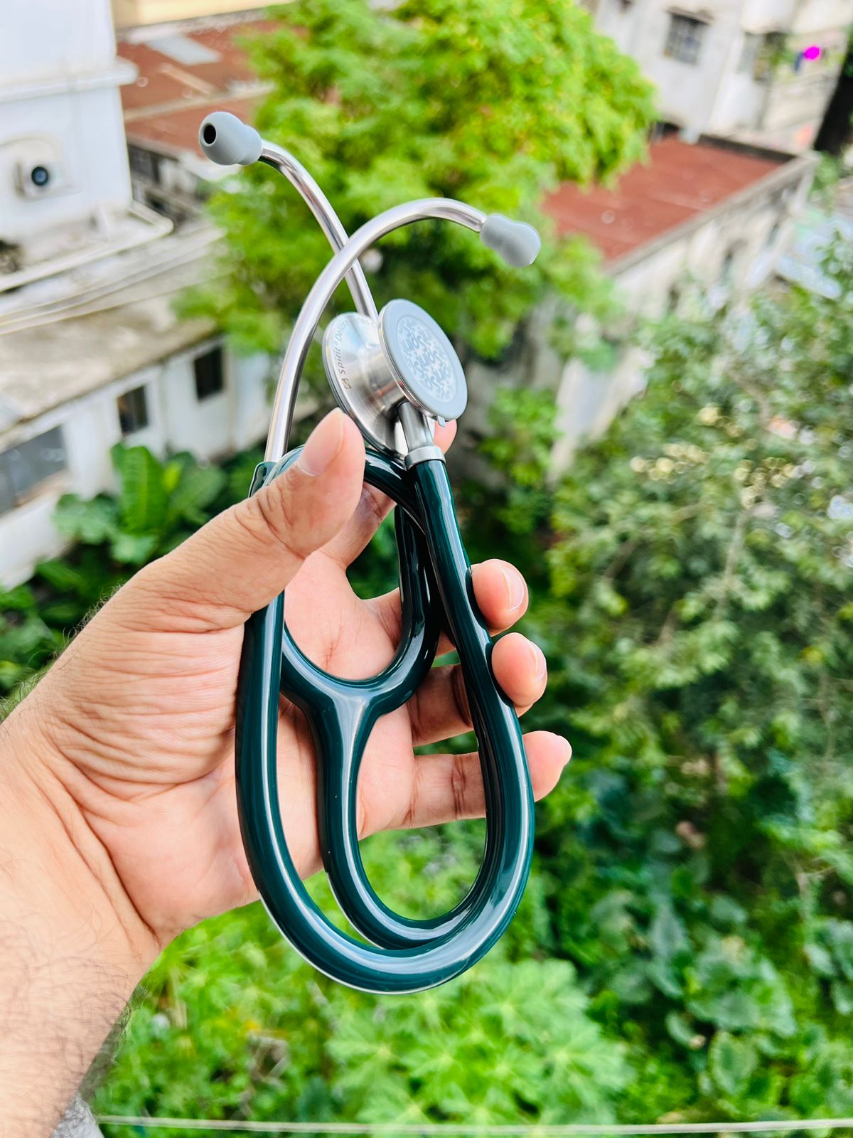 WhatsApp-Image-2023-02-15-at-11.36.44 Spirit Deluxe Series III Hunter Green Stethoscope - Image 1